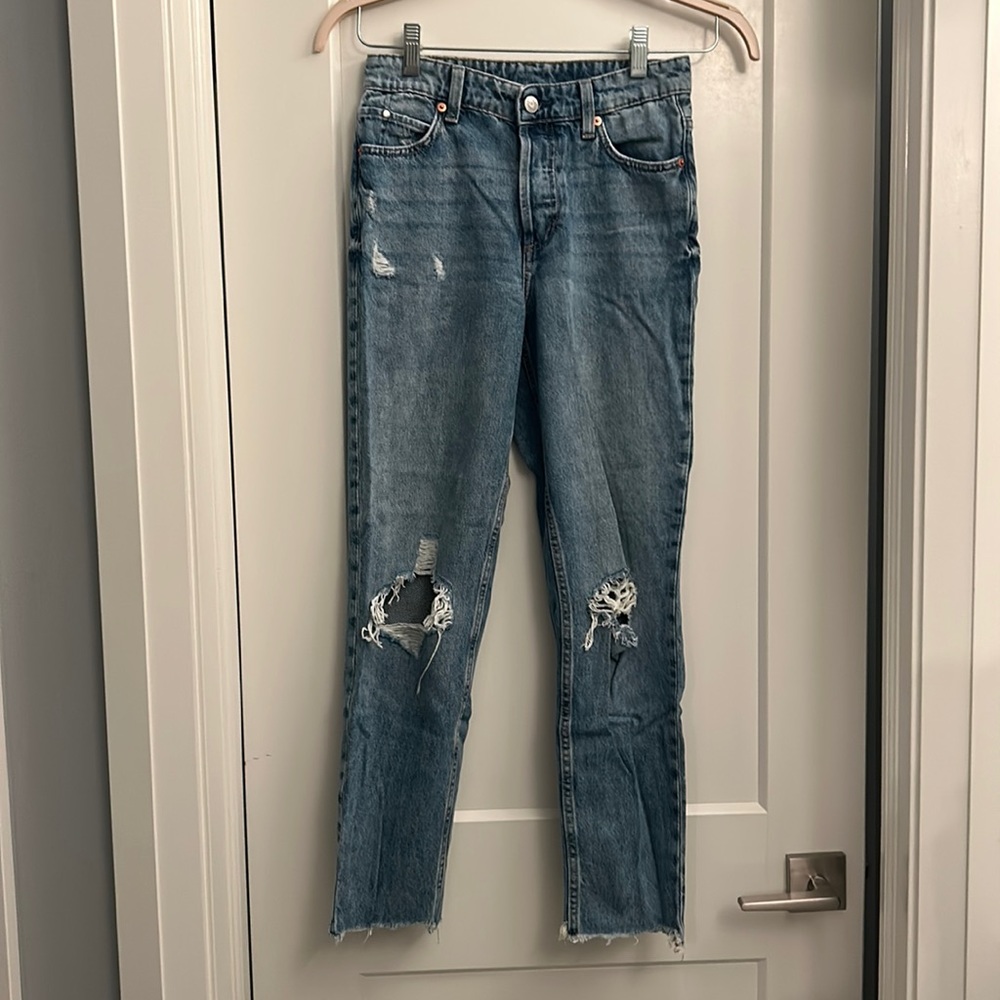 H&M distressed jeans like new - size 2
